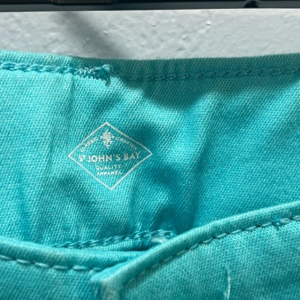 NWT Saint Johns Bay Capris - Picture 5 of 7